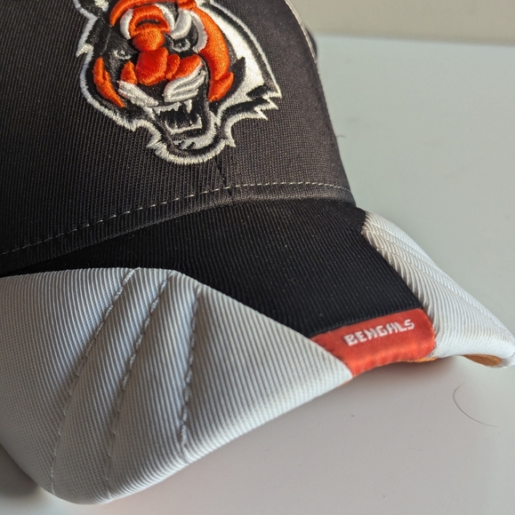 #37 - Cincinnati Bengals Authentic Reebok NFL Hat - Picture 4 of 9